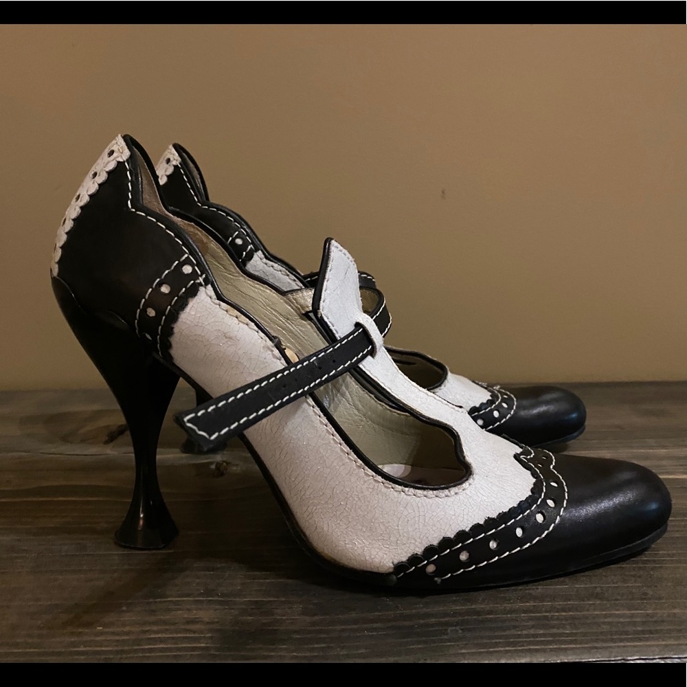 Fluevog Wing tip heels